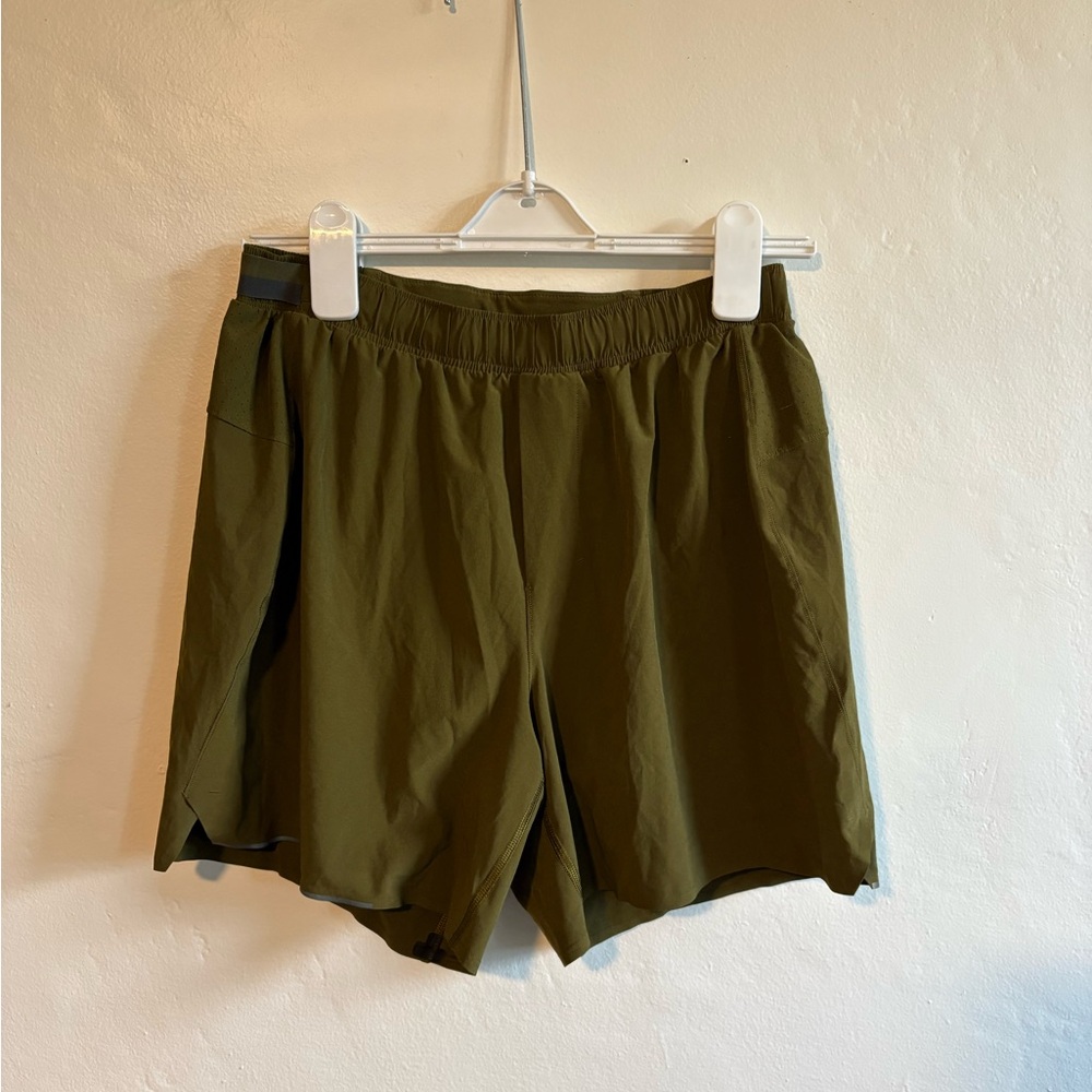 💚 Lululemon Men’s Army Green Pace Breaker Short 💚